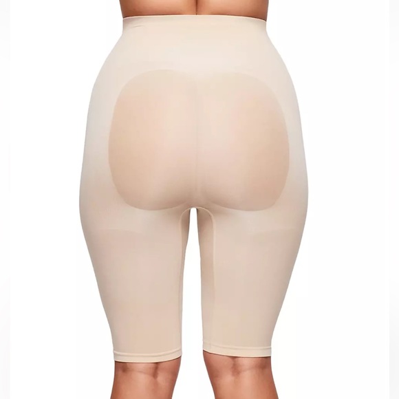 Skims Sculpting Short Above The Knee With Open Gusset- Clay - Picture 2 of 6